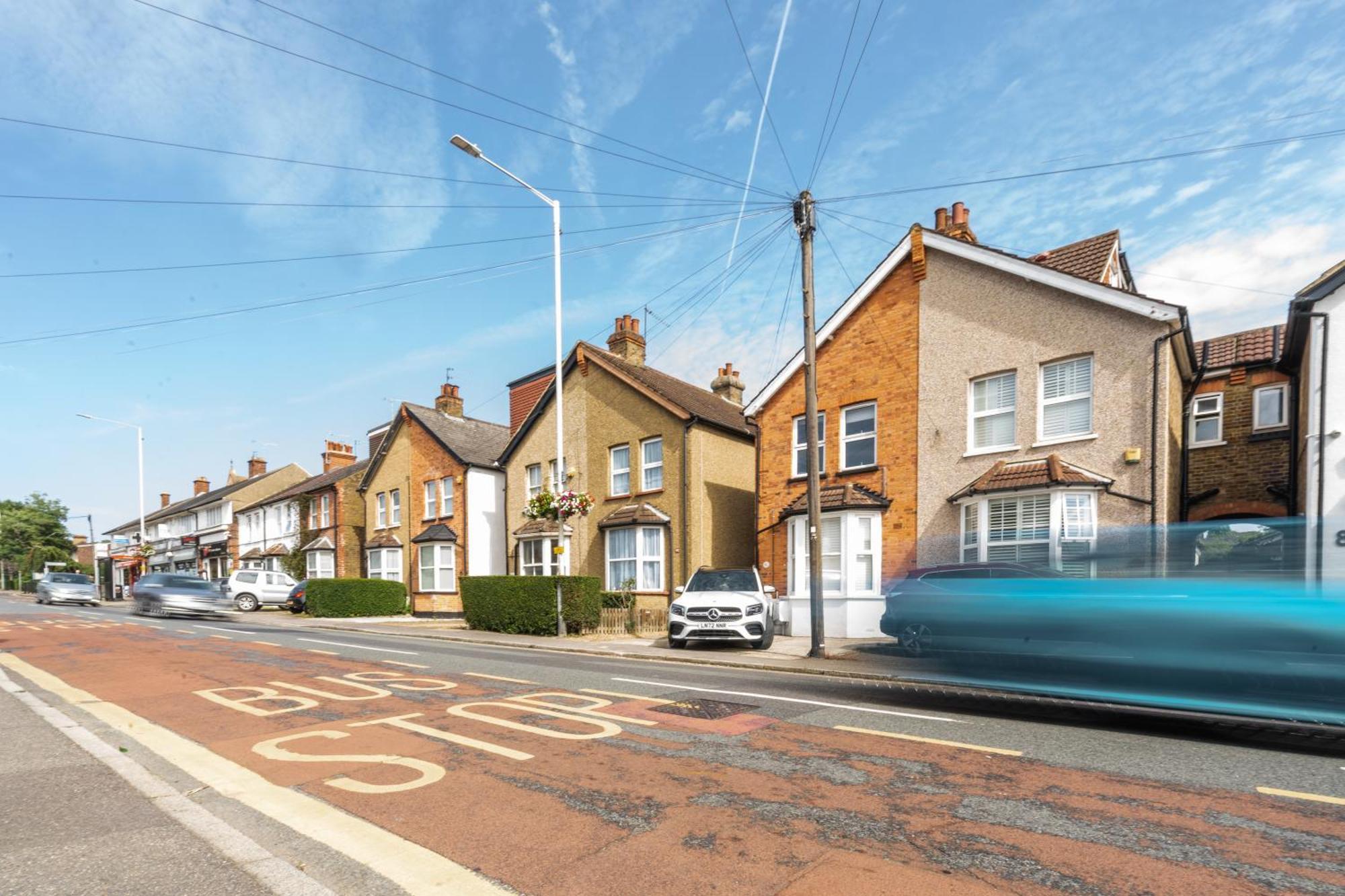 Newly Designed, 2Br Apt, 5Min From Northwood London Tube Station, Nato Hq, Ideal For Wembley, Warner Studio, Contractors מראה חיצוני תמונה