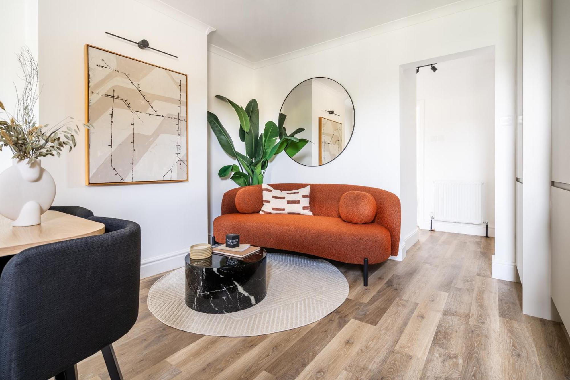 Newly Designed, 2Br Apt, 5Min From Northwood London Tube Station, Nato Hq, Ideal For Wembley, Warner Studio, Contractors מראה חיצוני תמונה