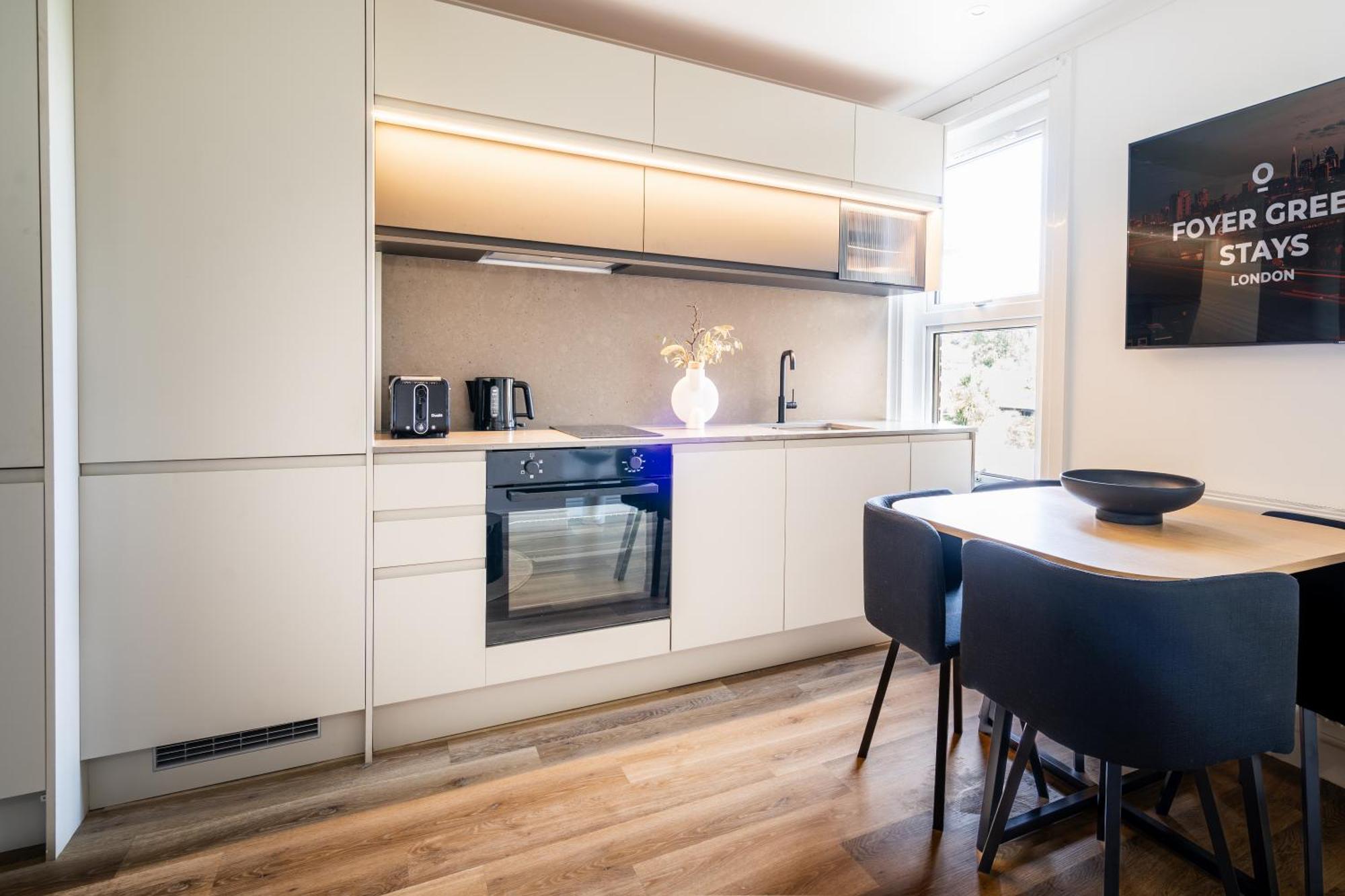 Newly Designed, 2Br Apt, 5Min From Northwood London Tube Station, Nato Hq, Ideal For Wembley, Warner Studio, Contractors מראה חיצוני תמונה
