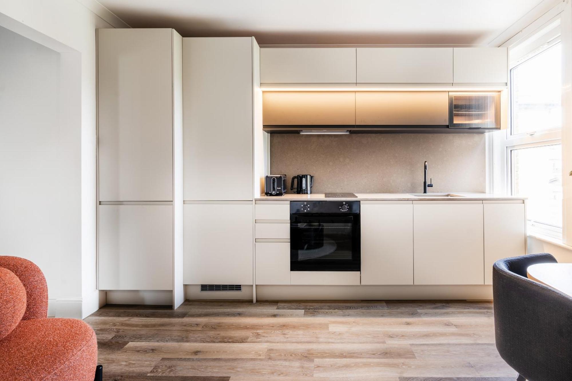 Newly Designed, 2Br Apt, 5Min From Northwood London Tube Station, Nato Hq, Ideal For Wembley, Warner Studio, Contractors מראה חיצוני תמונה