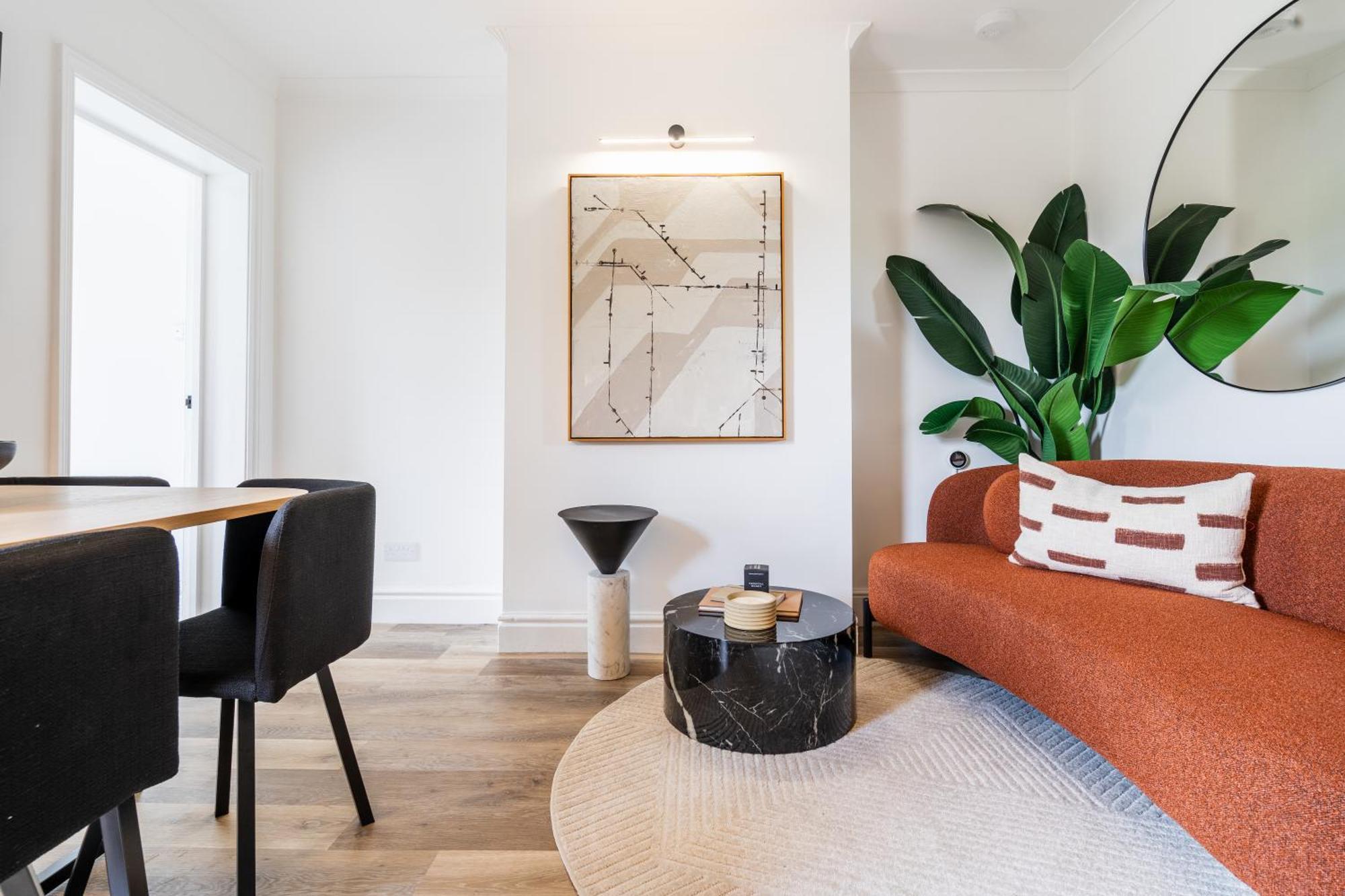 Newly Designed, 2Br Apt, 5Min From Northwood London Tube Station, Nato Hq, Ideal For Wembley, Warner Studio, Contractors מראה חיצוני תמונה