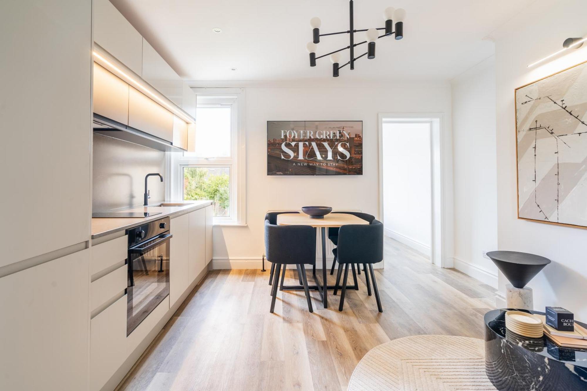 Newly Designed, 2Br Apt, 5Min From Northwood London Tube Station, Nato Hq, Ideal For Wembley, Warner Studio, Contractors מראה חיצוני תמונה