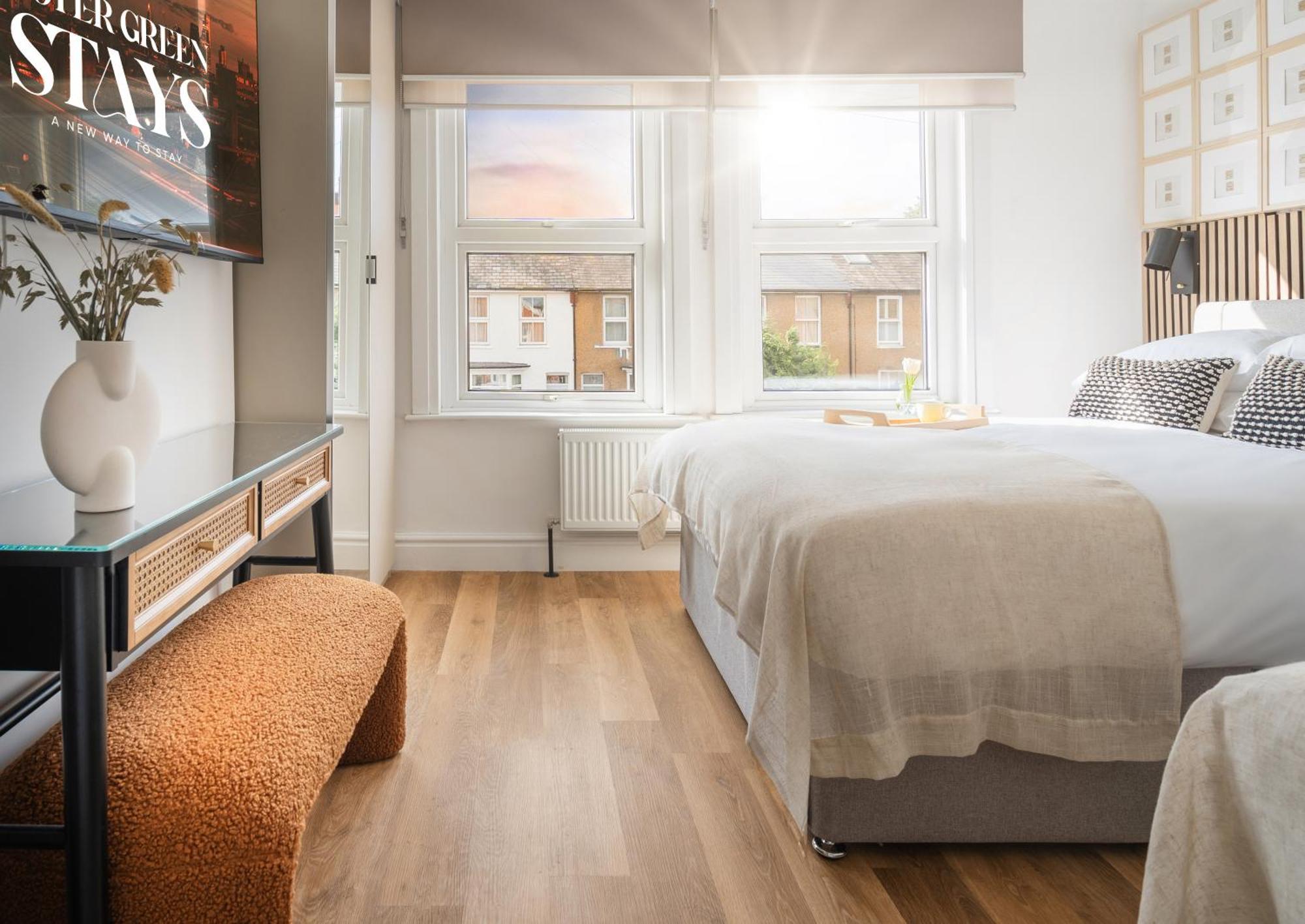 Newly Designed, 2Br Apt, 5Min From Northwood London Tube Station, Nato Hq, Ideal For Wembley, Warner Studio, Contractors מראה חיצוני תמונה